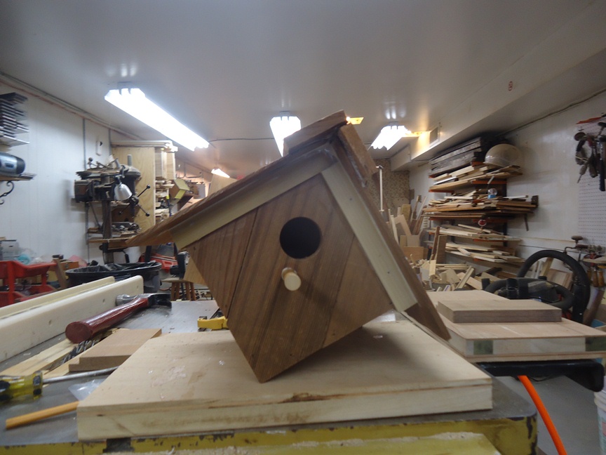 completed cedar birdhouse