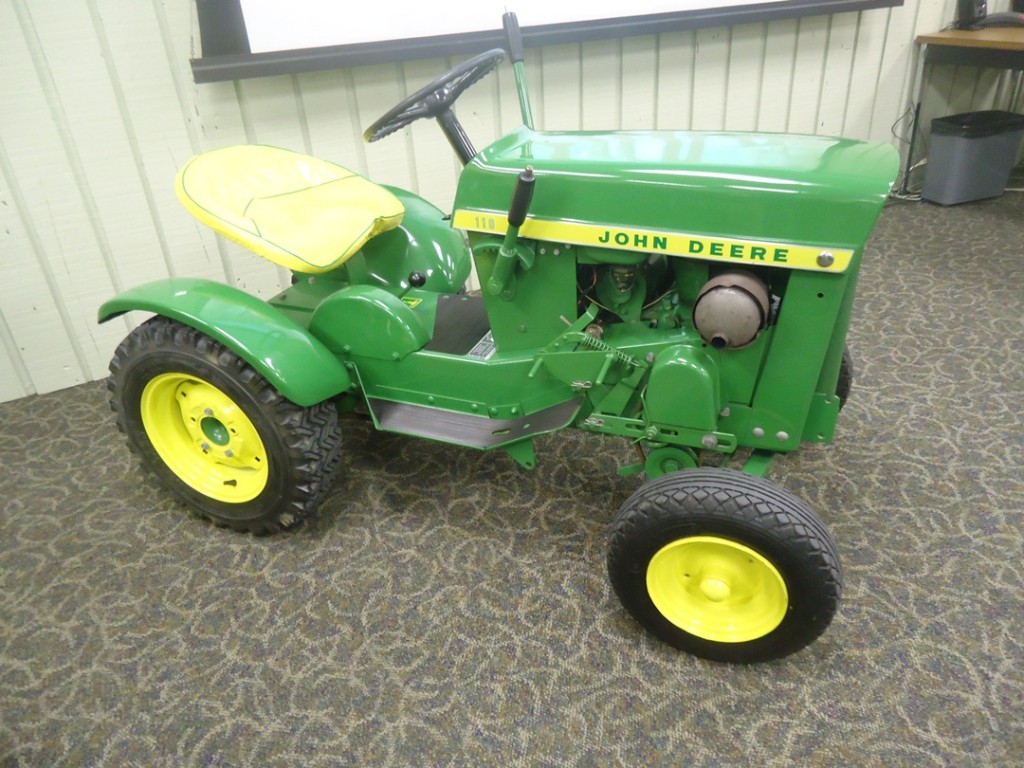 John Deere 1963 110 Tractor