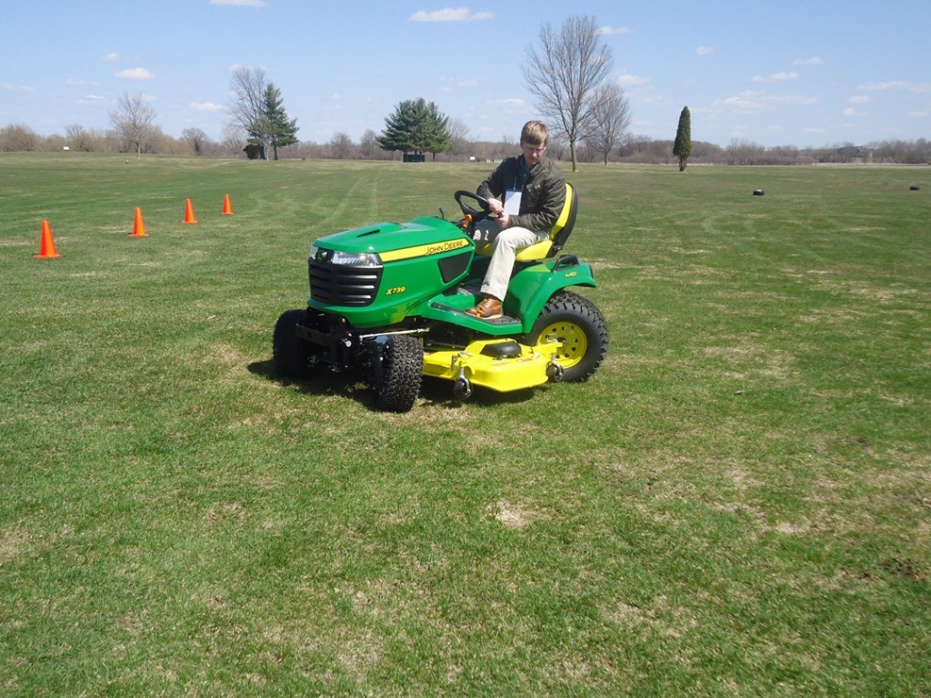 John Deere Test Drive 4-Wheel Steer